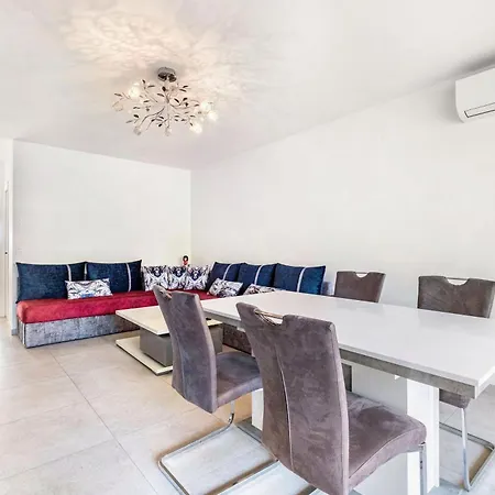Le Vauban Grand 2 Pieces Parking Αντίμπ